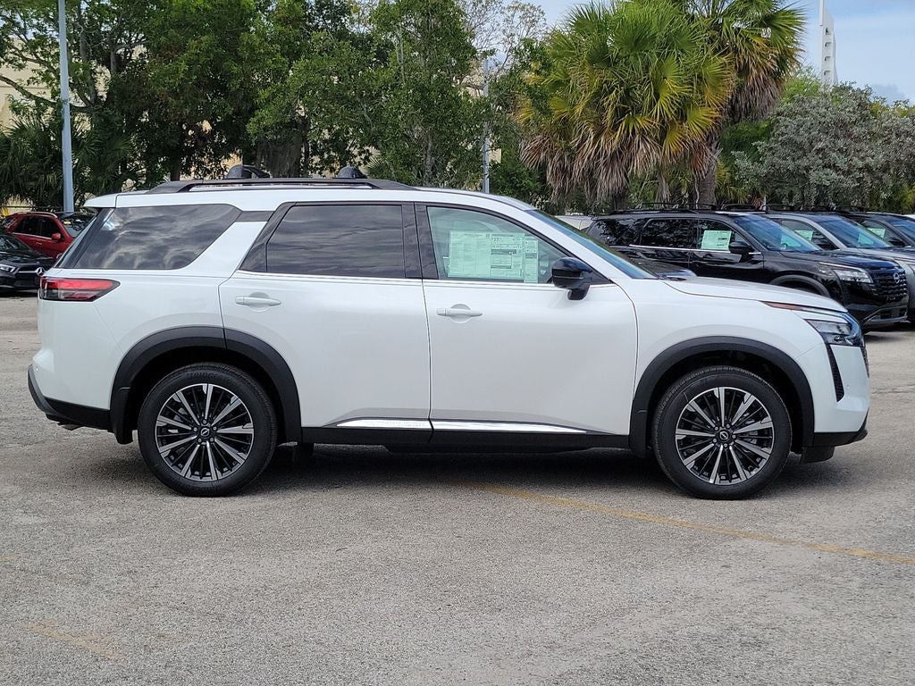 2026 Nissan Pathfinder Platinum Captain Chairs