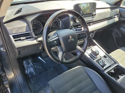 2024 Mitsubishi Outlander SE
