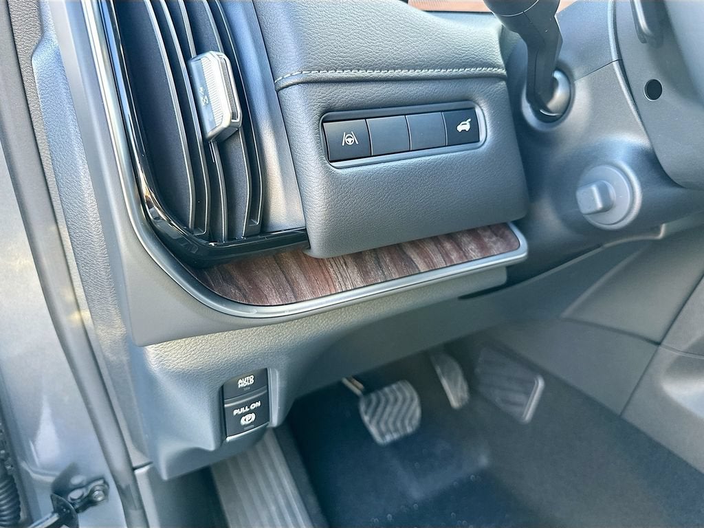 2026 Nissan Armada SL Captains Chairs