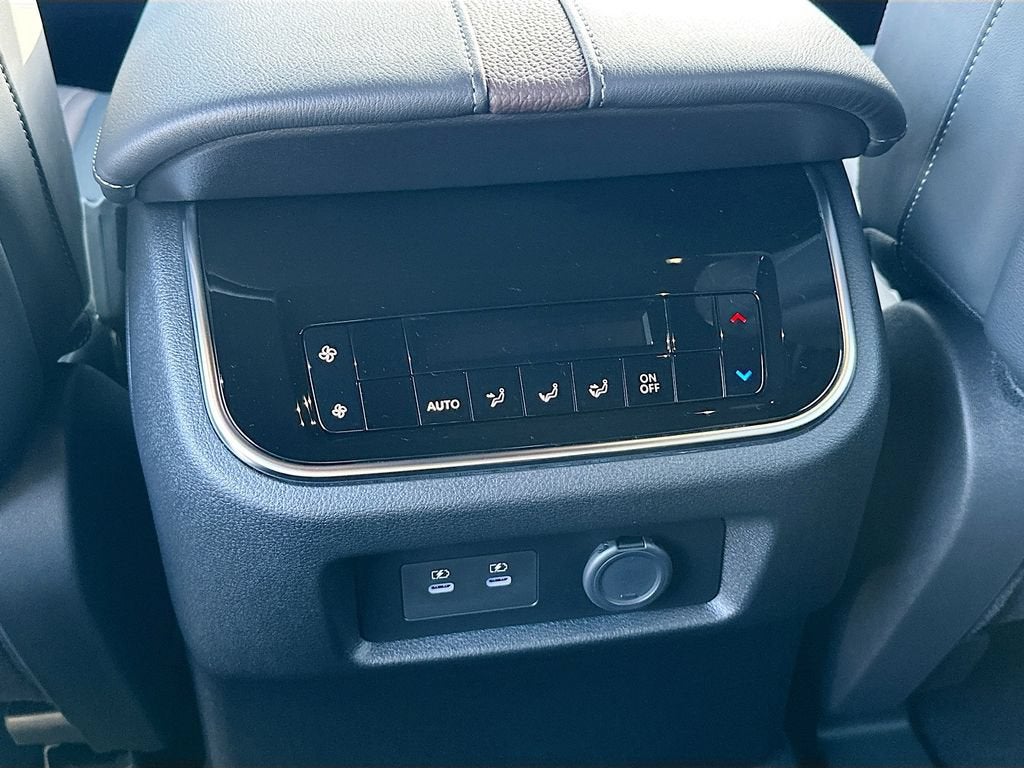 2026 Nissan Armada SL Captains Chairs