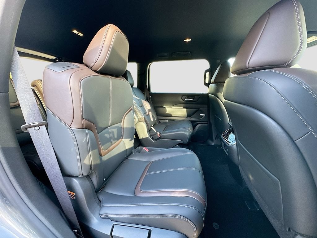 2026 Nissan Armada SL Captains Chairs