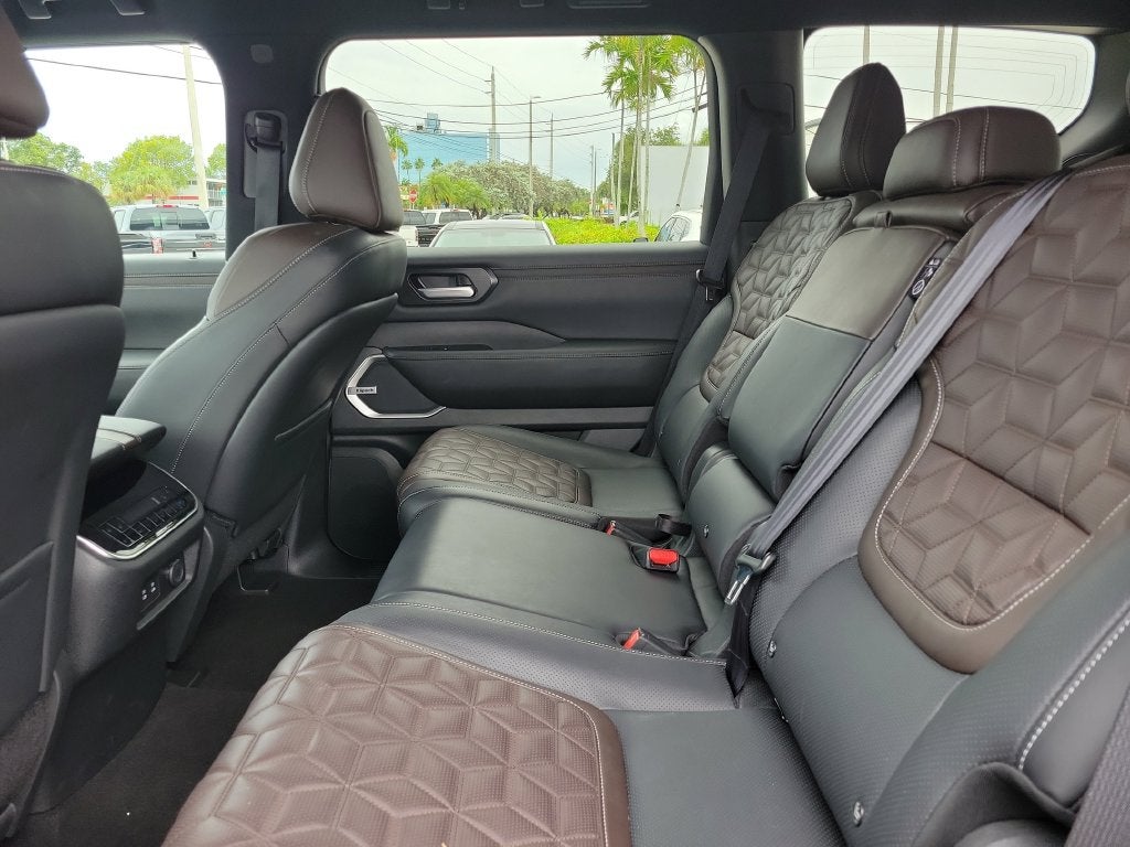2025 Nissan Armada Platinum