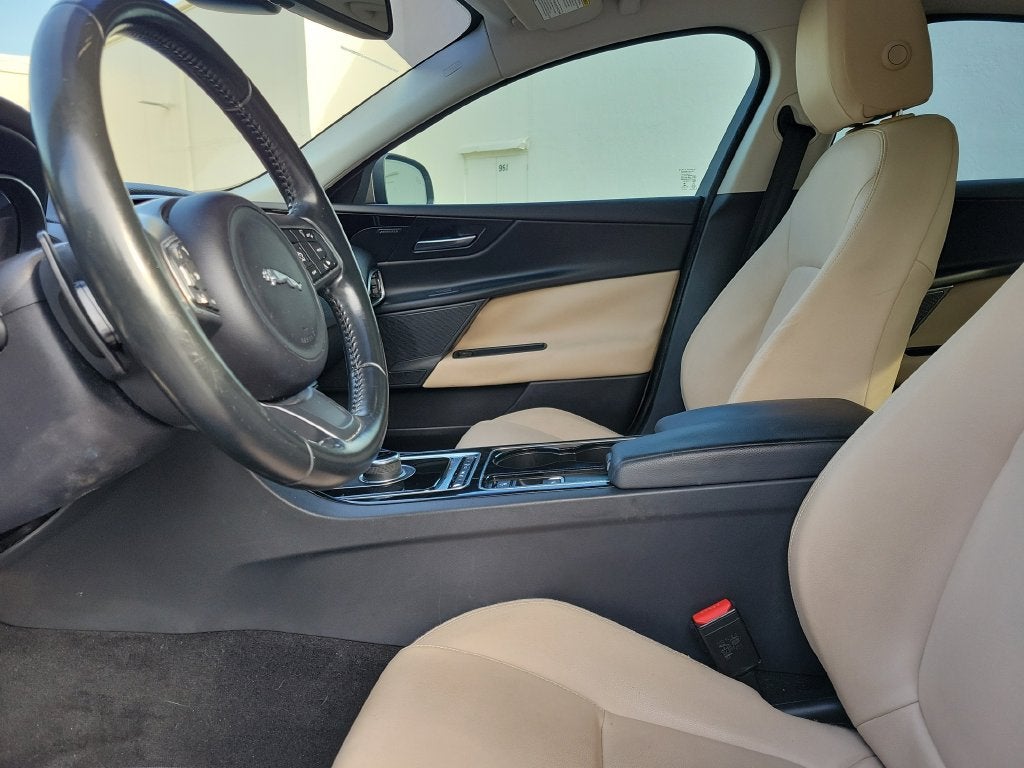 2017 Jaguar XE 25t Premium