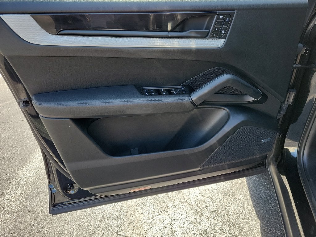 2025 Porsche Cayenne Base Premium