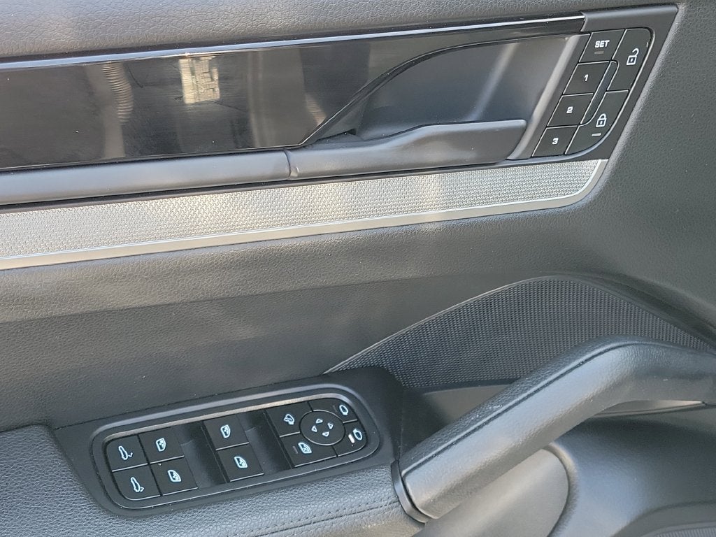 2025 Porsche Cayenne Base Premium
