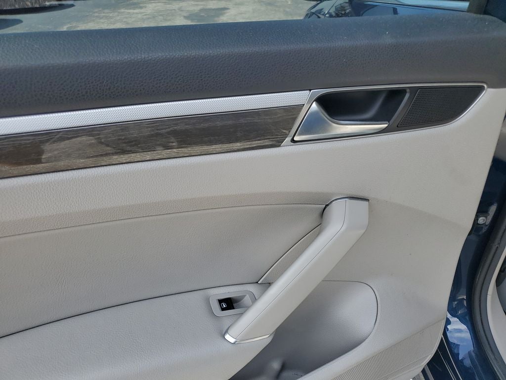 2018 Volkswagen Passat 2.0T SE w/Technology