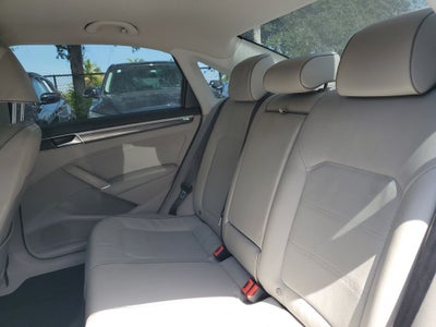 2018 Volkswagen Passat 2.0T SE w/Technology