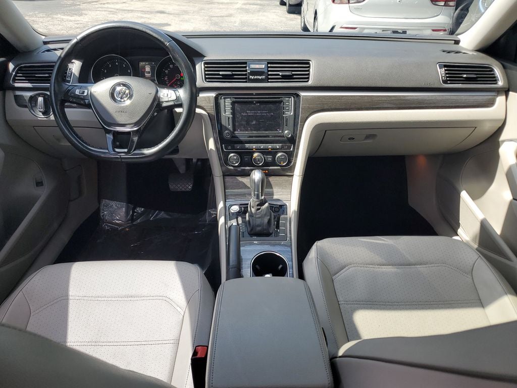 2018 Volkswagen Passat 2.0T SE w/Technology