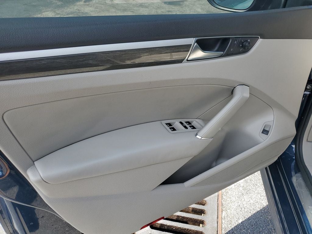 2018 Volkswagen Passat 2.0T SE w/Technology