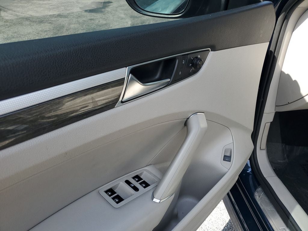 2018 Volkswagen Passat 2.0T SE w/Technology