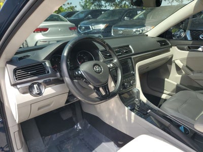 2018 Volkswagen Passat 2.0T SE w/Technology