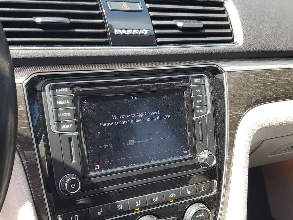 2018 Volkswagen Passat 2.0T SE w/Technology