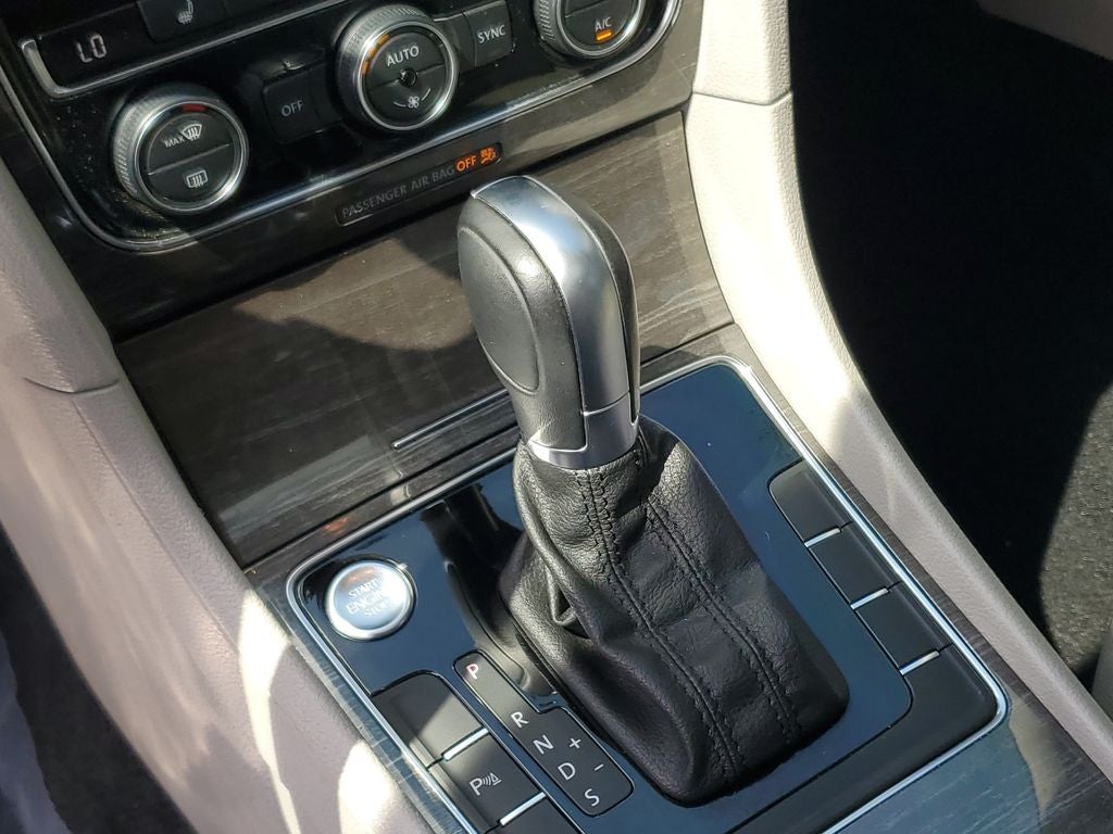 2018 Volkswagen Passat 2.0T SE w/Technology
