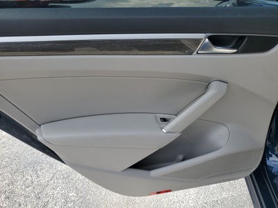 2018 Volkswagen Passat 2.0T SE w/Technology