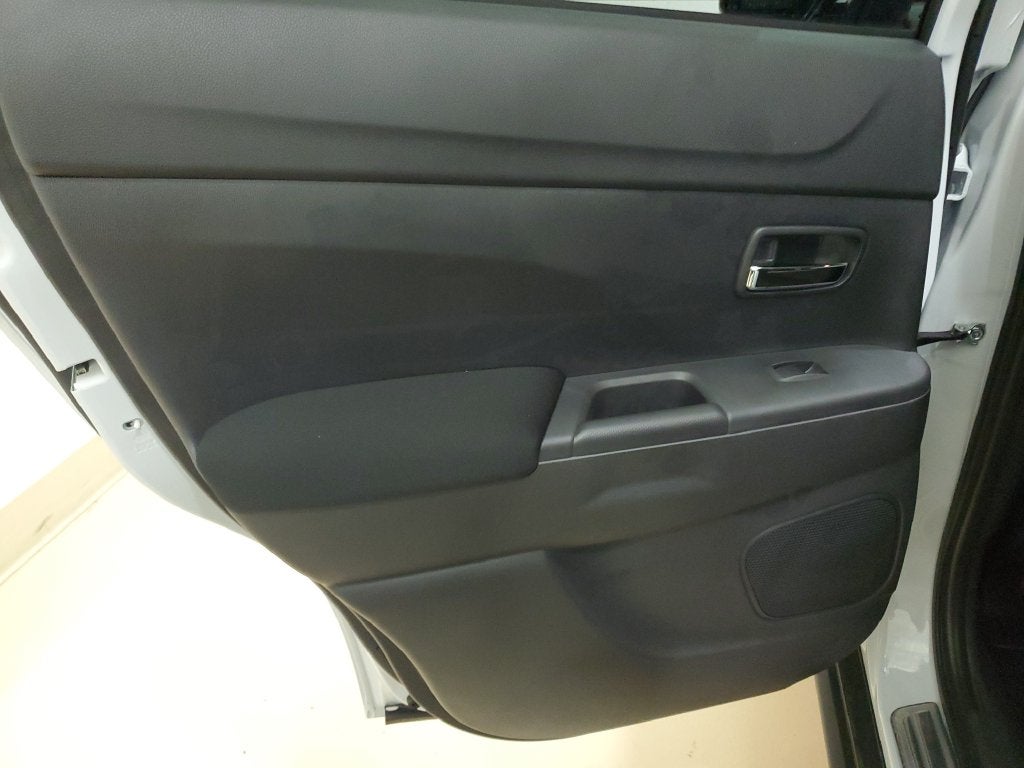 2027 Mitsubishi Outlander Sport 2.0 ES