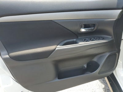 2018 Mitsubishi Outlander ES