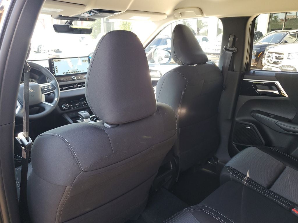 2026 Mitsubishi Outlander ES