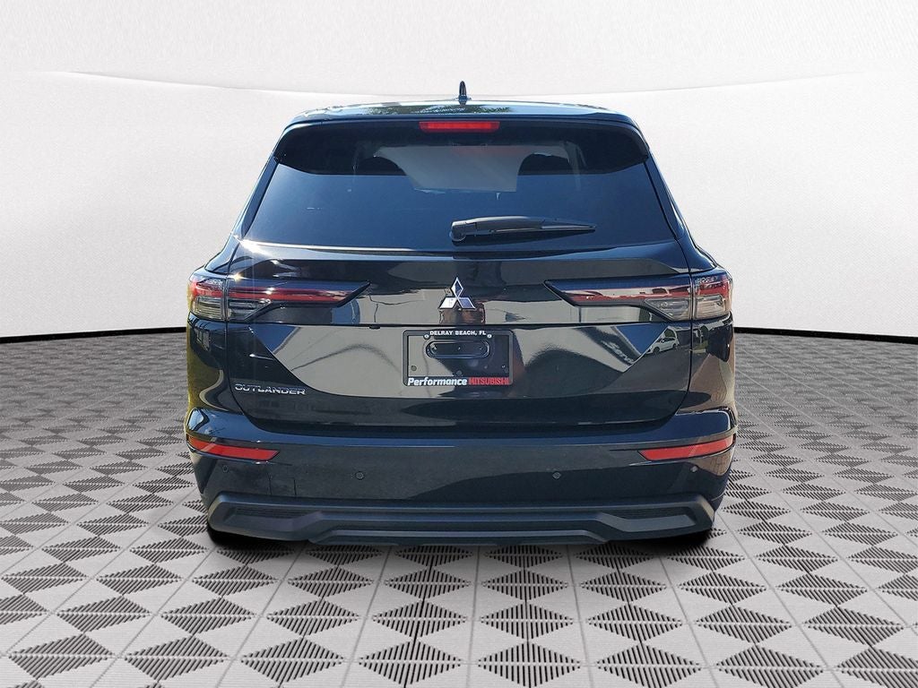 2026 Mitsubishi Outlander ES