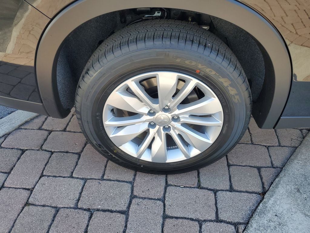 2026 Mitsubishi Outlander ES