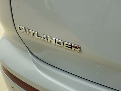 2026 Mitsubishi Outlander ES