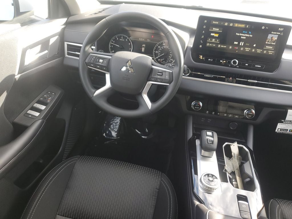 2026 Mitsubishi Outlander ES