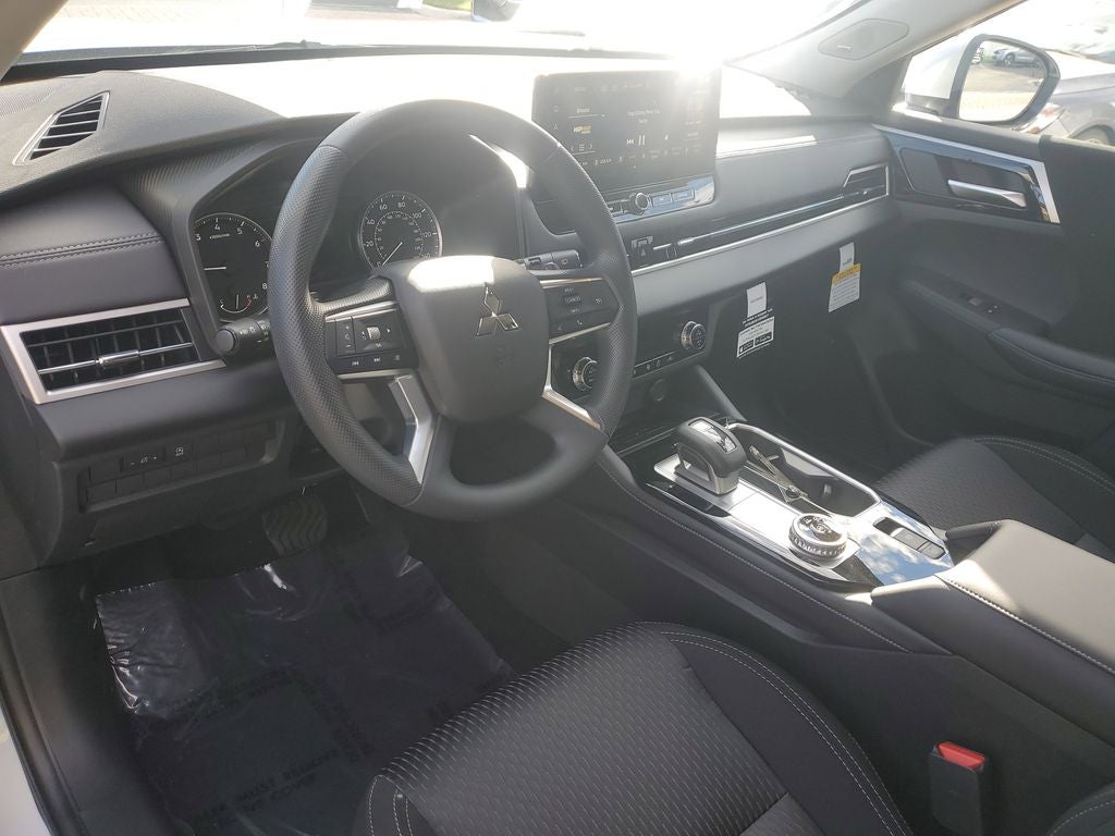 2026 Mitsubishi Outlander ES