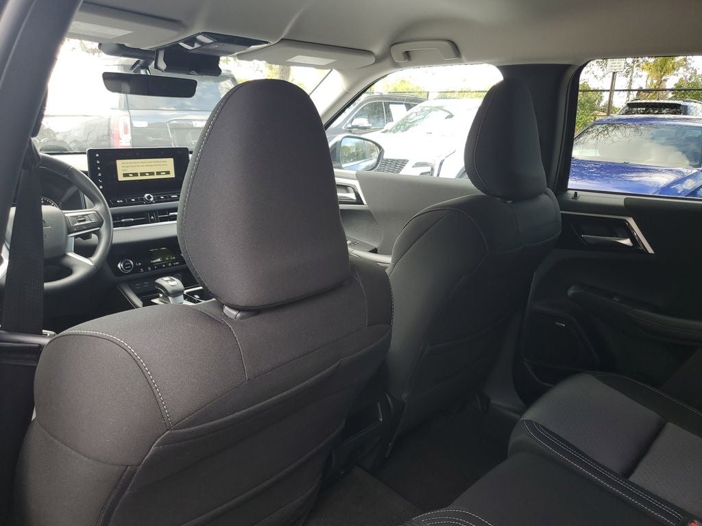 2026 Mitsubishi Outlander ES