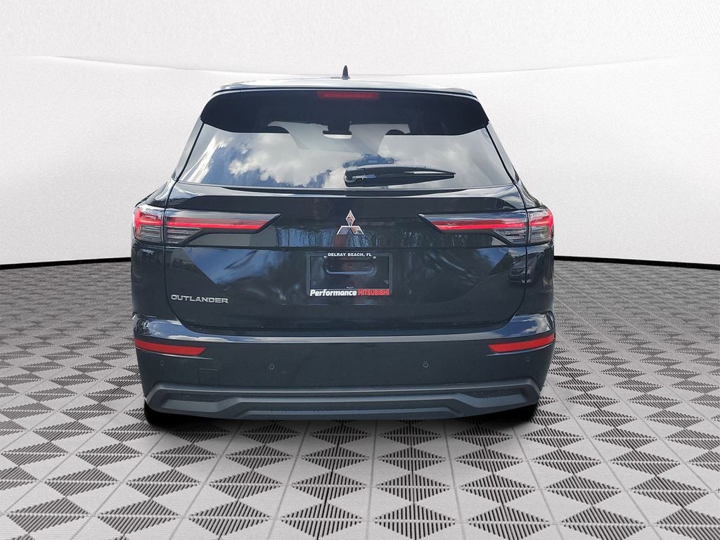 2026 Mitsubishi Outlander ES
