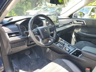 2024 Mitsubishi Outlander SE
