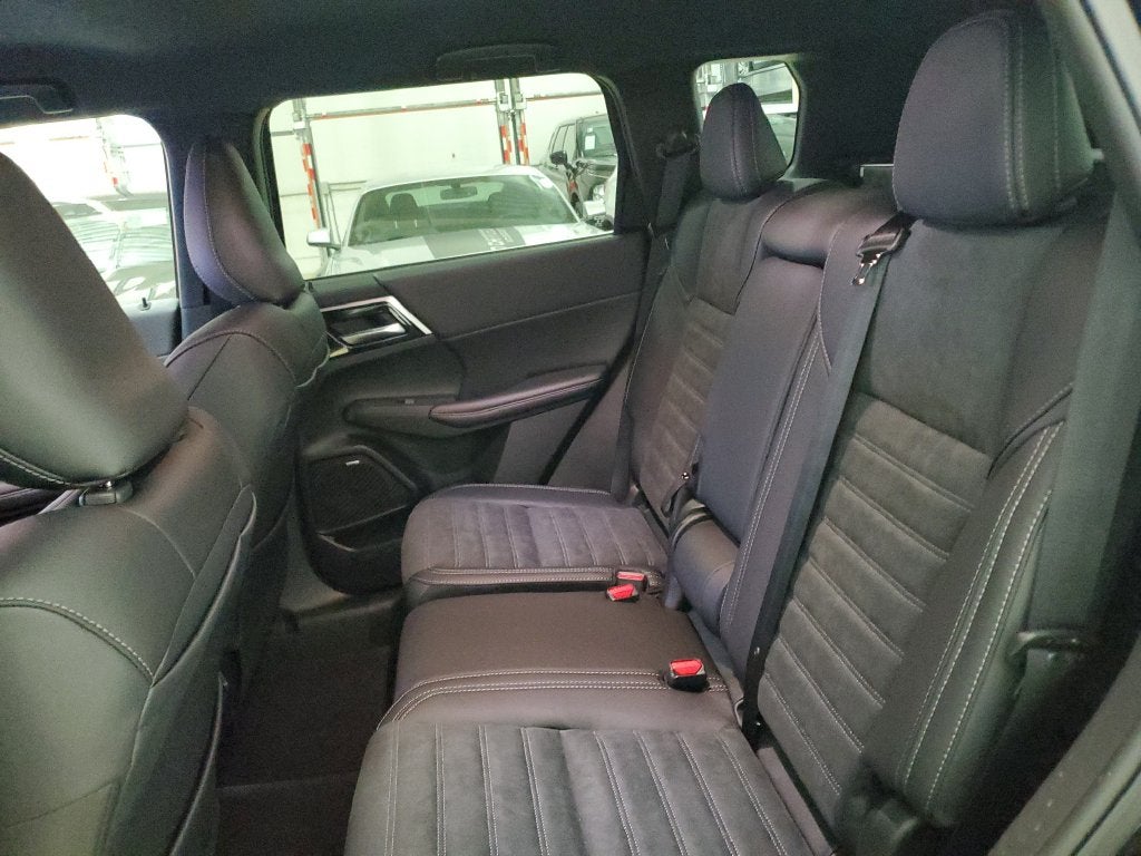 2026 Mitsubishi Outlander LE