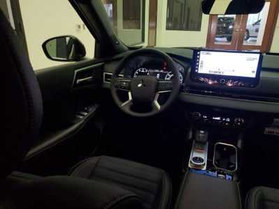 2026 Mitsubishi Outlander LE