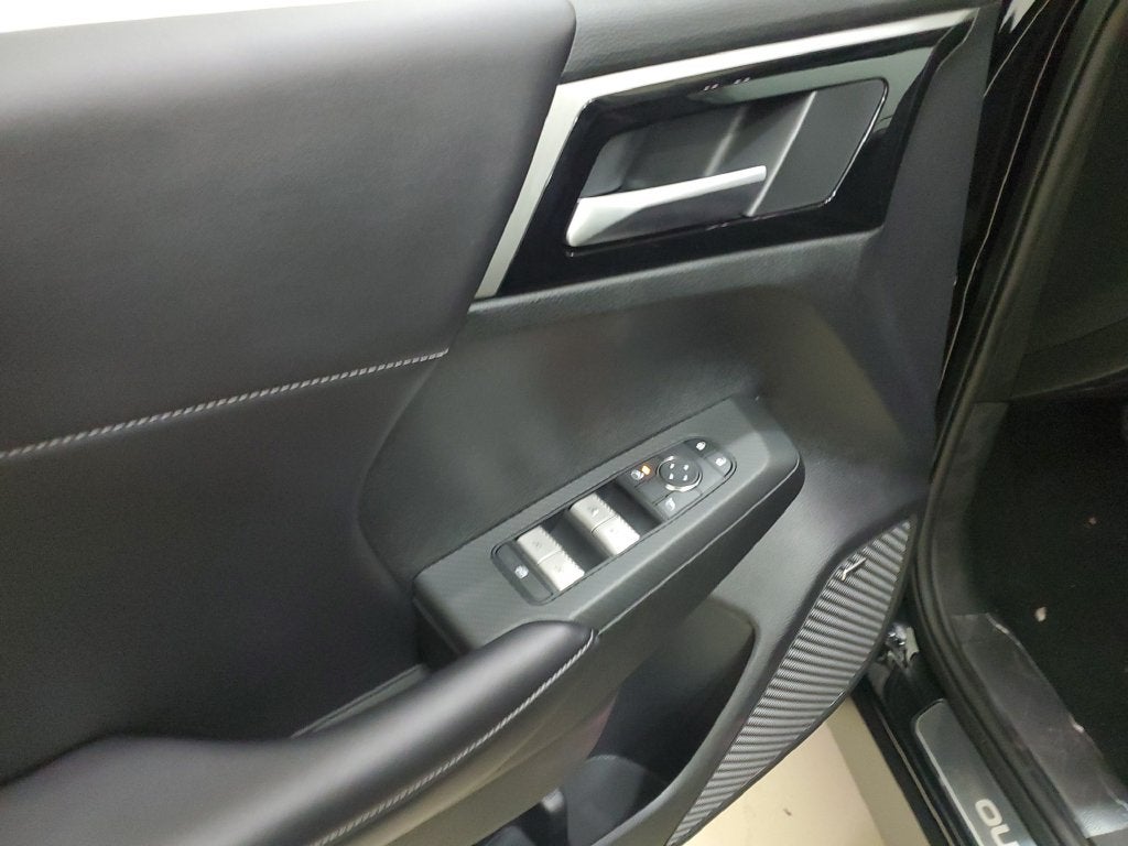 2026 Mitsubishi Outlander LE