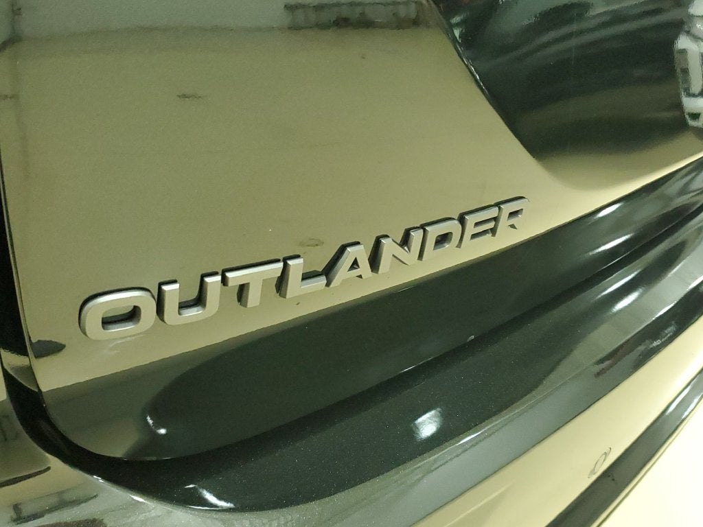 2026 Mitsubishi Outlander LE