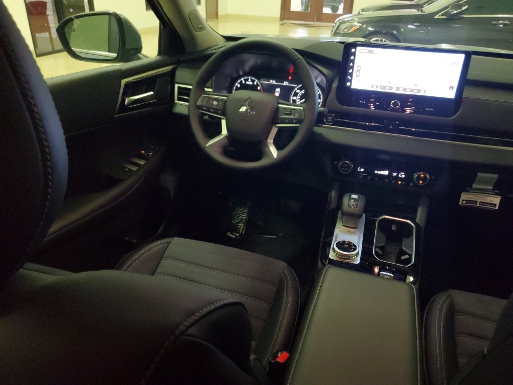 2026 Mitsubishi Outlander SE