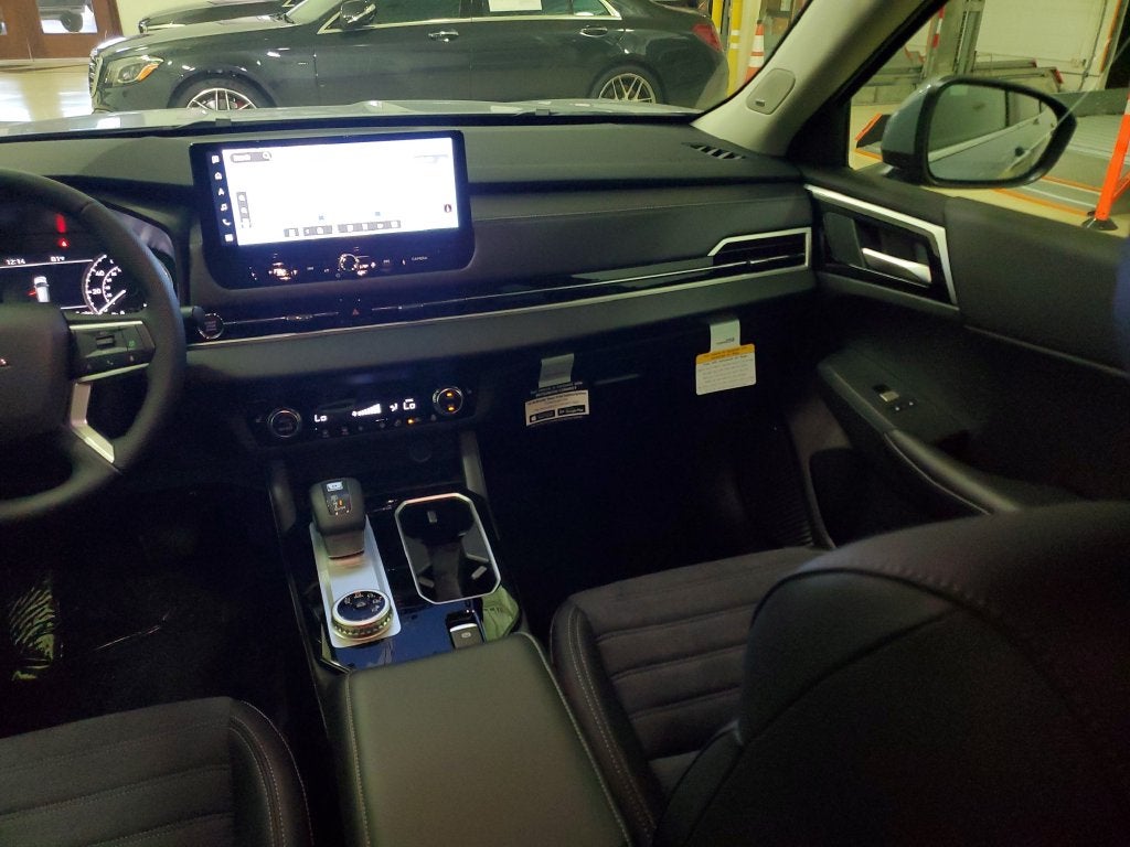2026 Mitsubishi Outlander SE