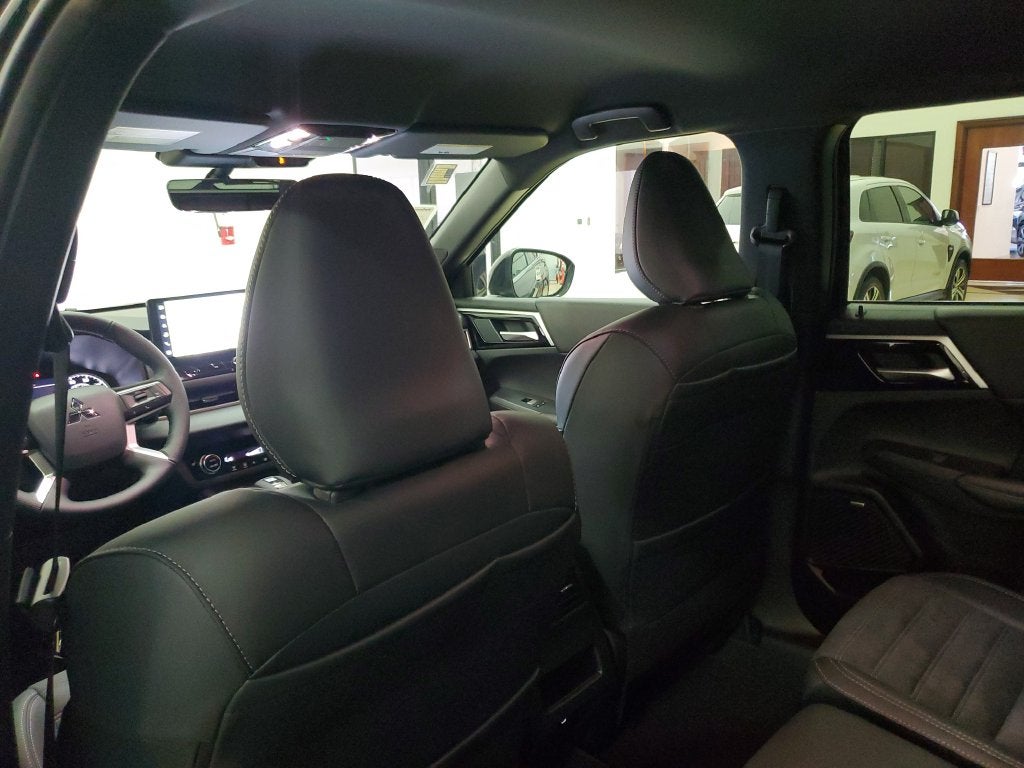 2026 Mitsubishi Outlander LE