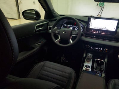 2026 Mitsubishi Outlander LE