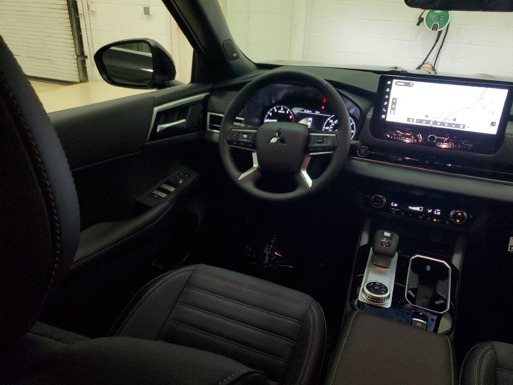 2026 Mitsubishi Outlander LE