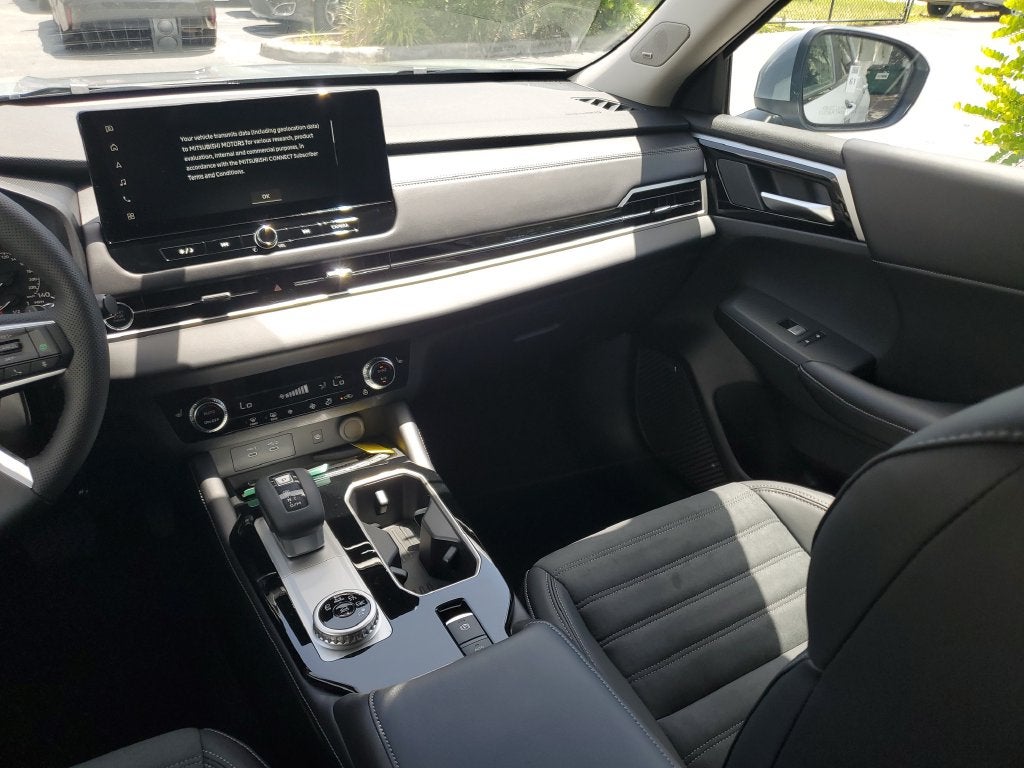 2026 Mitsubishi Outlander SE