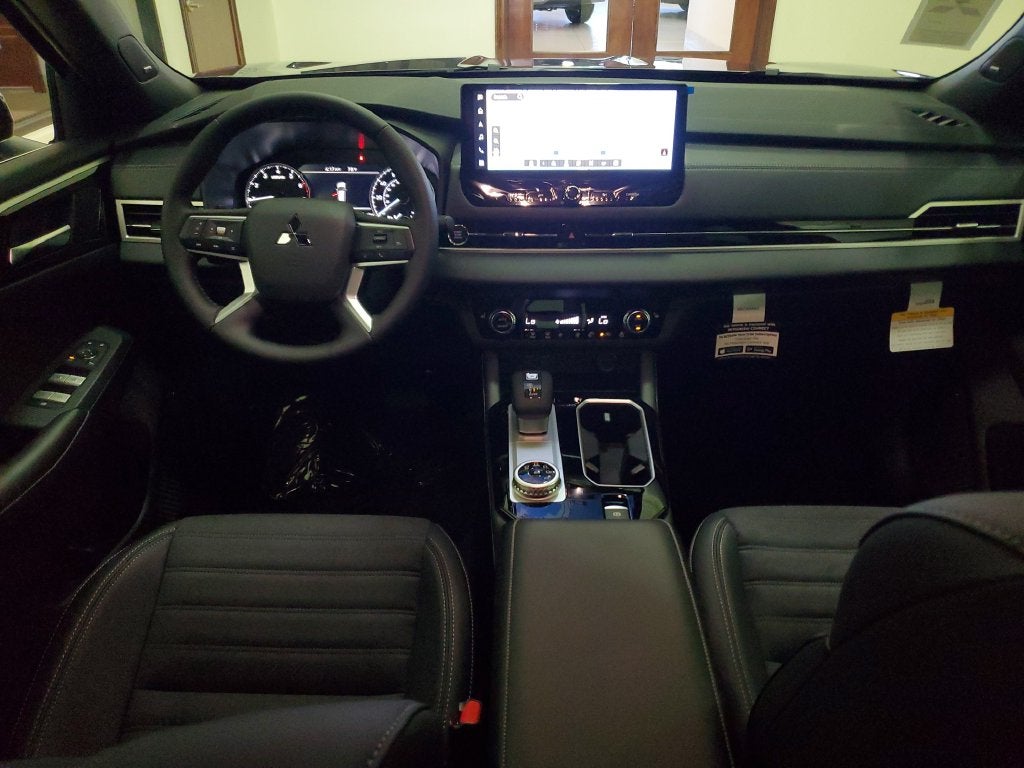 2026 Mitsubishi Outlander LE