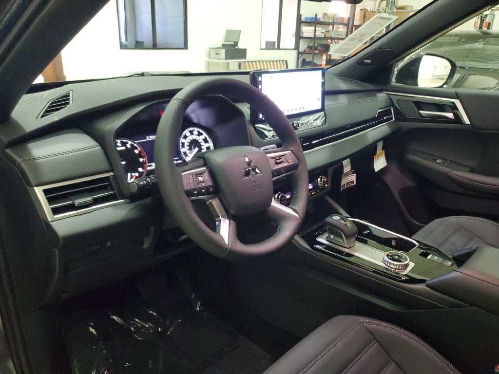 2026 Mitsubishi Outlander LE