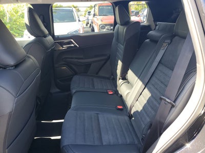 2026 Mitsubishi Outlander SE