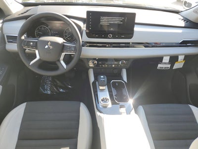 2026 Mitsubishi Outlander SE