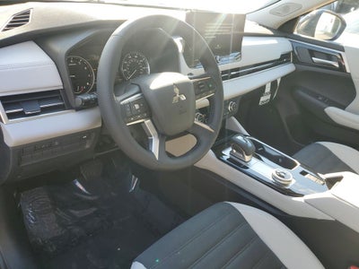 2026 Mitsubishi Outlander SE