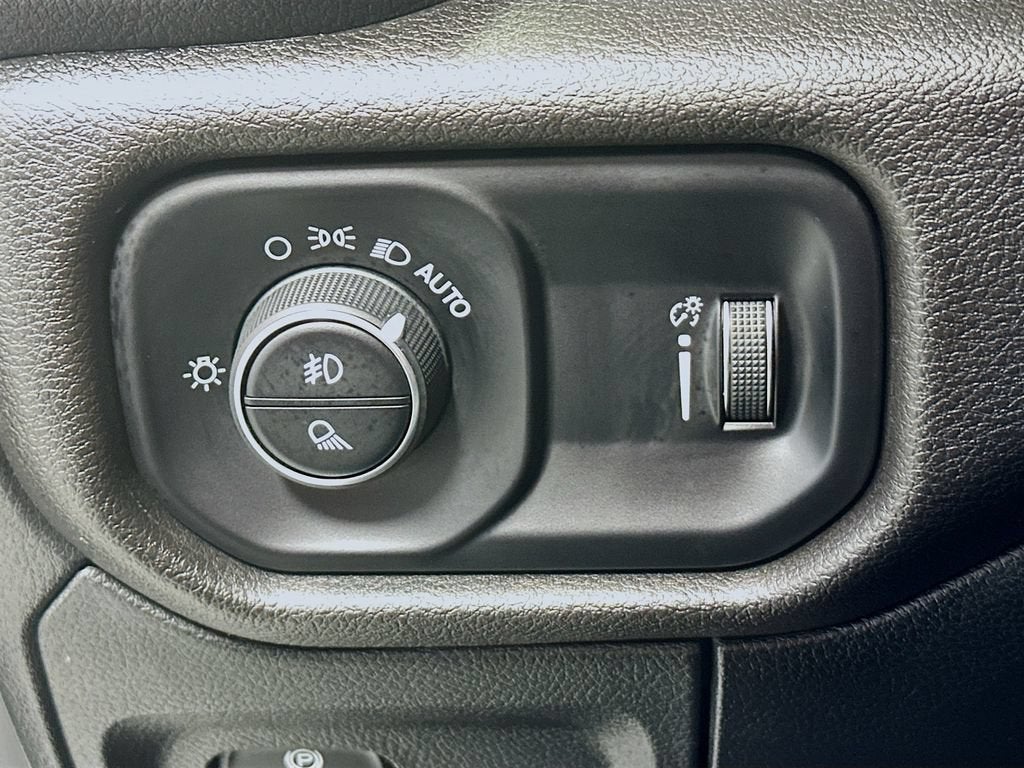 2025 RAM 1500 Big Horn Crew Cab 4x4 5'7" Box
