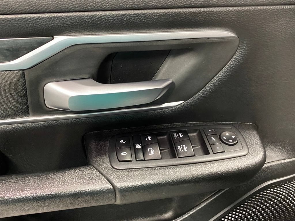 2020 RAM 1500 Big Horn Crew Cab 4x4 5'7" Box
