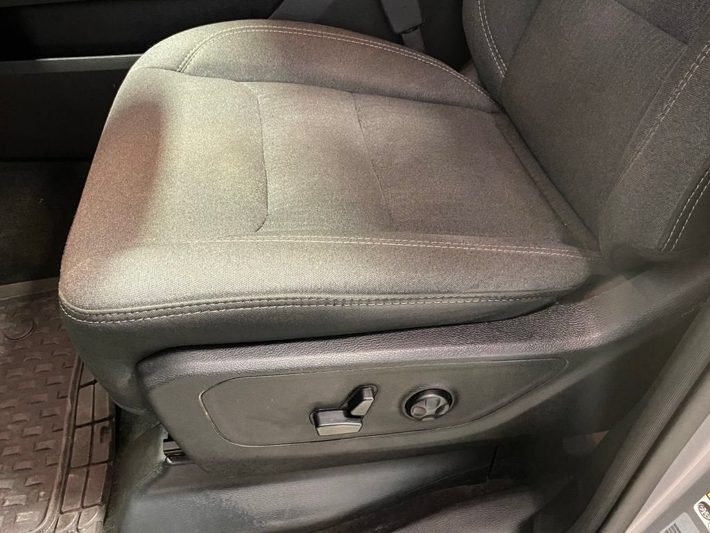 2020 RAM 1500 Big Horn Crew Cab 4x4 5'7" Box