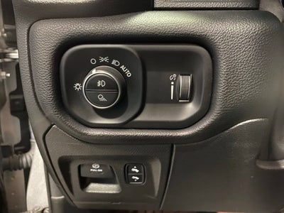 2020 RAM 1500 Big Horn Crew Cab 4x4 5'7" Box