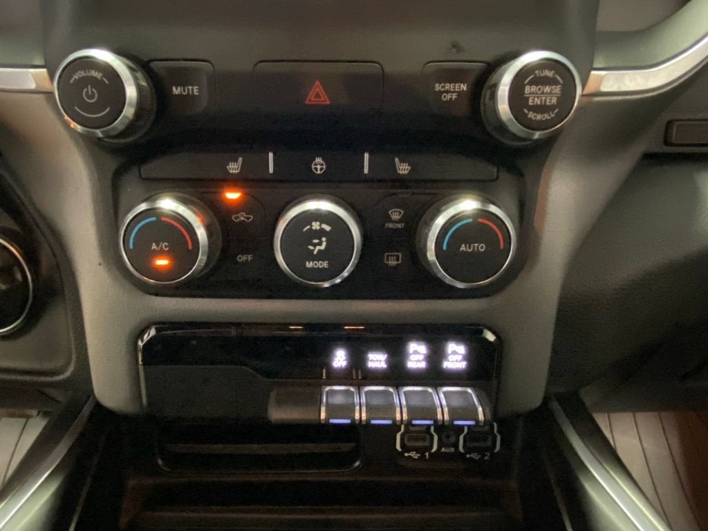 2020 RAM 1500 Big Horn Crew Cab 4x4 5'7" Box