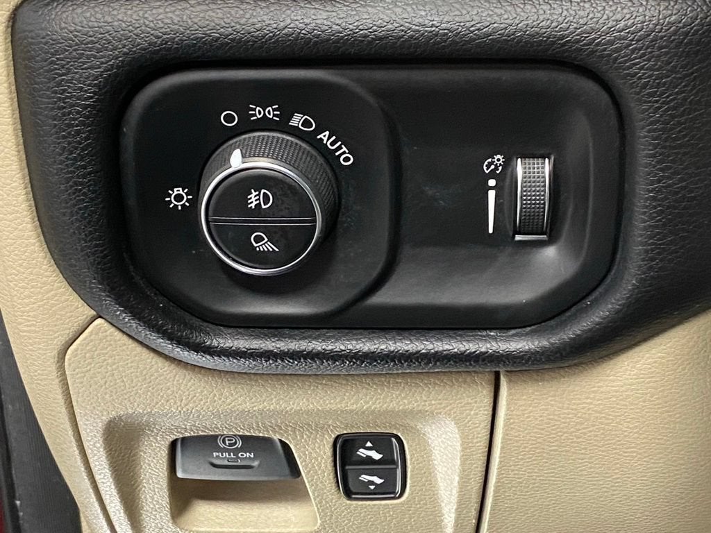2021 RAM 1500 Big Horn Crew Cab 4x4 5'7" Box